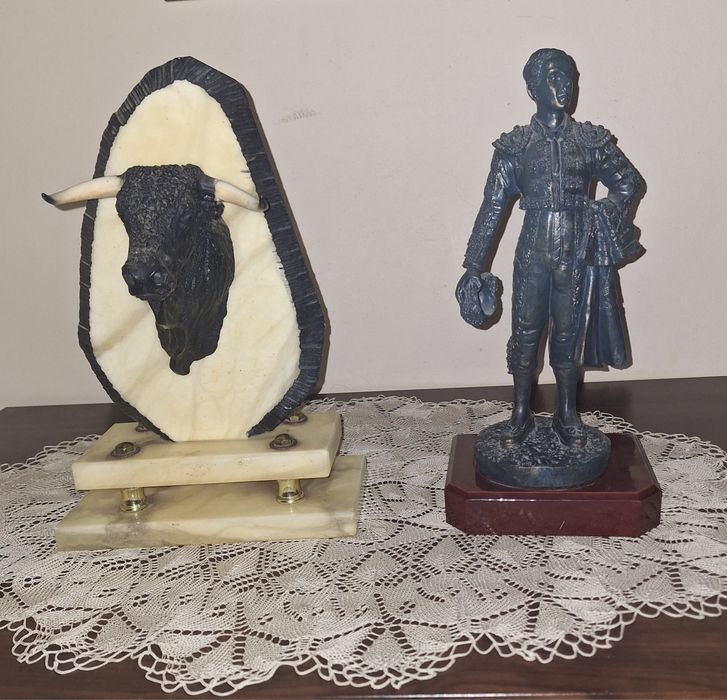 Tauromaquia. Vários materiais e medidas. Antigos. Desde 8€.