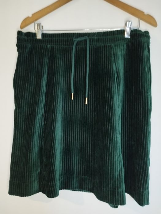 Spódniczka butelkowa zieleń  Yessica C&A M,
W pasie gumka i sznurek, 8