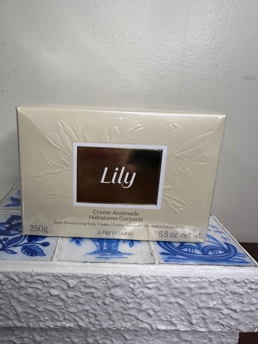 Creme Hidratante
Acetinado Lily, 250g