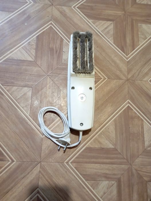 Электрощетка,--пылесос