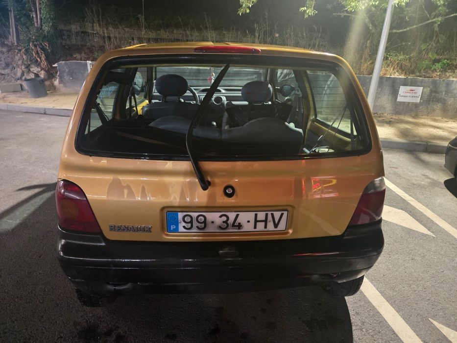 Renault Twingo poucos detalhes de uso do dia a dia .