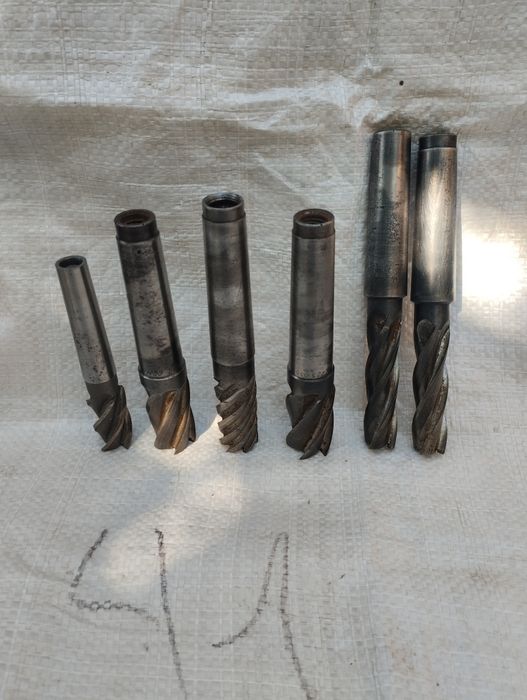 Продам фрези ,оправки ,свердла вживане в нормальному стані