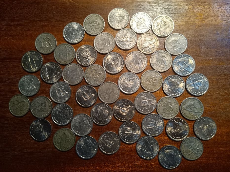 48 moedas de  2.5 escudos, 1963 a 1985