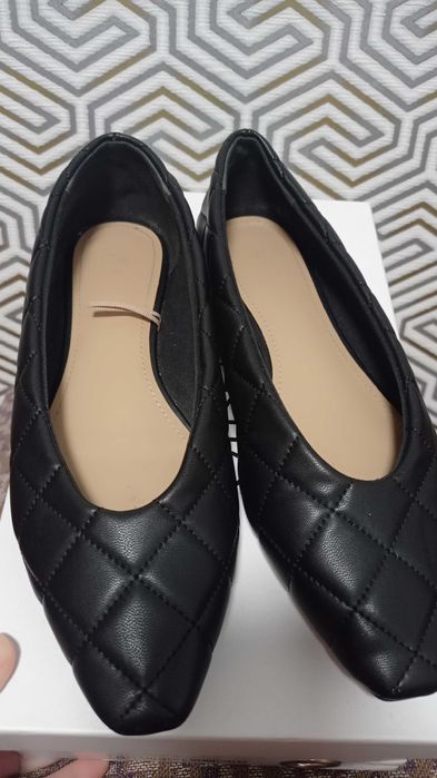 Стильні актуальні балетки H&M