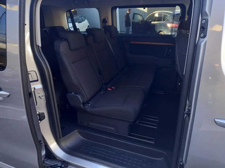 Wynajem Bus 8-os Toyota Proace  Wolne terminy Wakacje