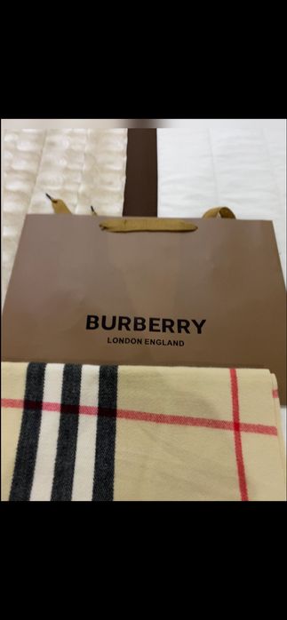 Cachecol com padrão Burberry