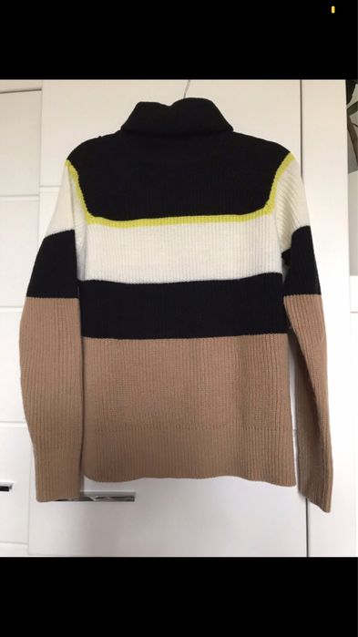 Damski sweter z długim golfem