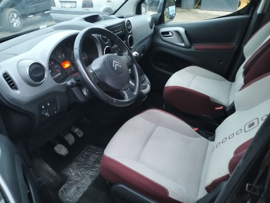 Citroen Berlingo 1.6 benzyna Multispace uszkodzony silnik 6200zl.