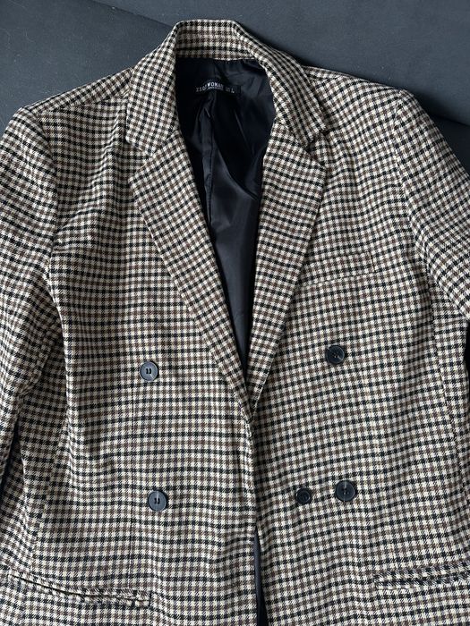 Жіночий піджак в клітинку