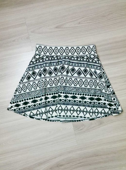 Spódniczka spódnica czarno biała hippie etno boho aztec rozkloszowana