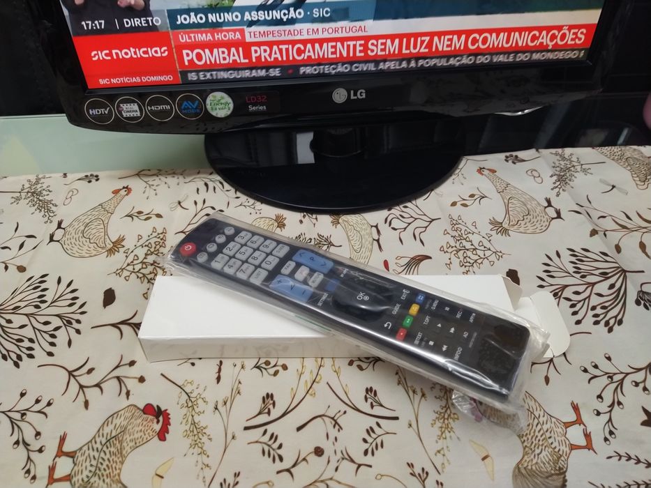 Televisão monitor PC 19 in computador casa quarto apartamento.