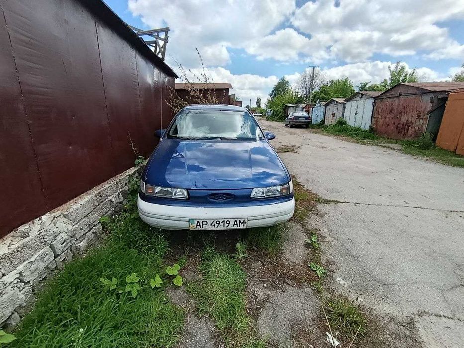 Автомобиль Ford Taurus
