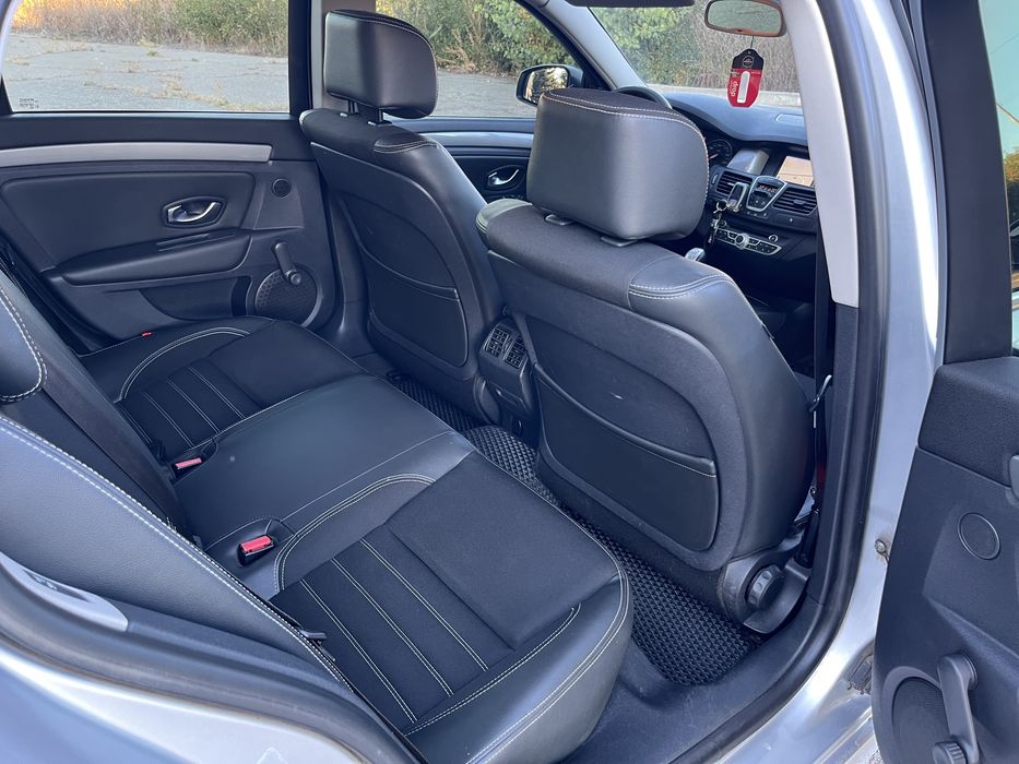 RENAULT LAGUNA 2012 Рено Лагуна