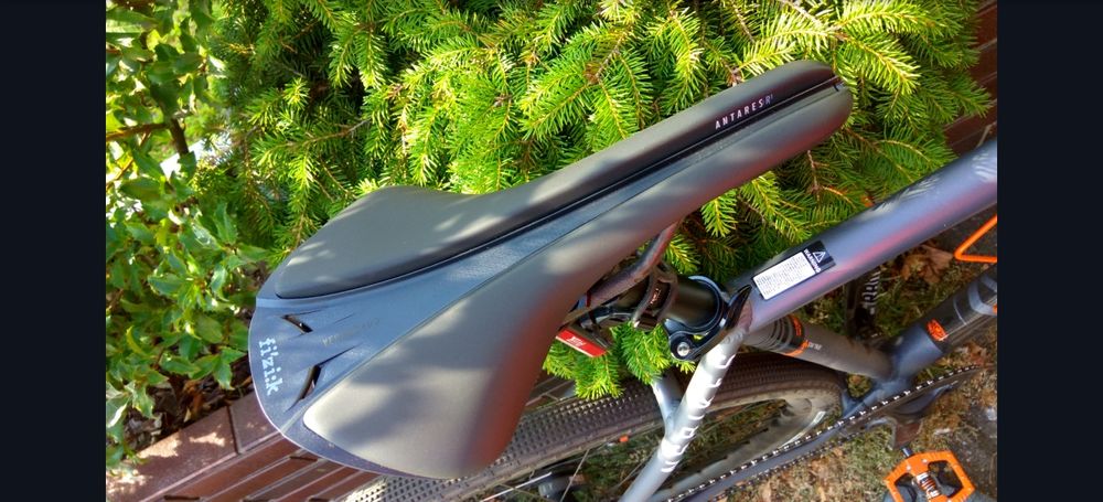 Siodełko Fizik Antares Versus Evo R1 Large 152mm 173g