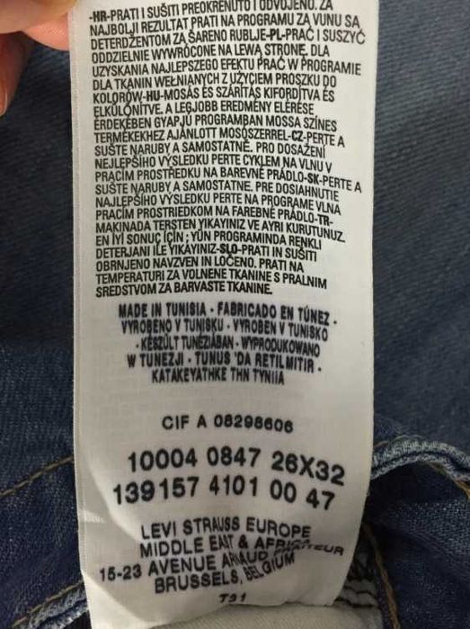 Levi’s proste jeansy z mankietami 26x32