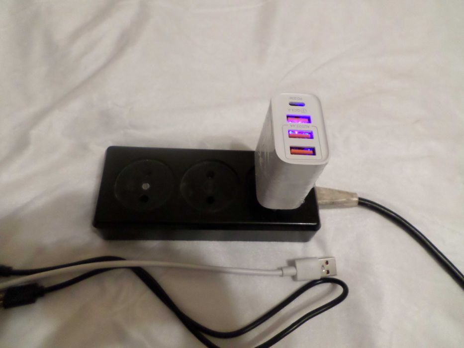 Ładowarka do telefonu i urządzeń elektronicznych