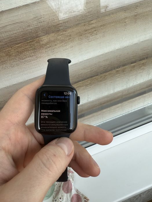 Apple Watch SE (2nd Gen) 44 mm