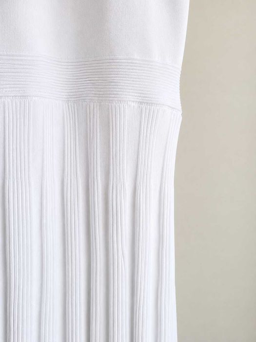 Vestido Branco de Malha Plissada com Gola Preta > Michael Kors