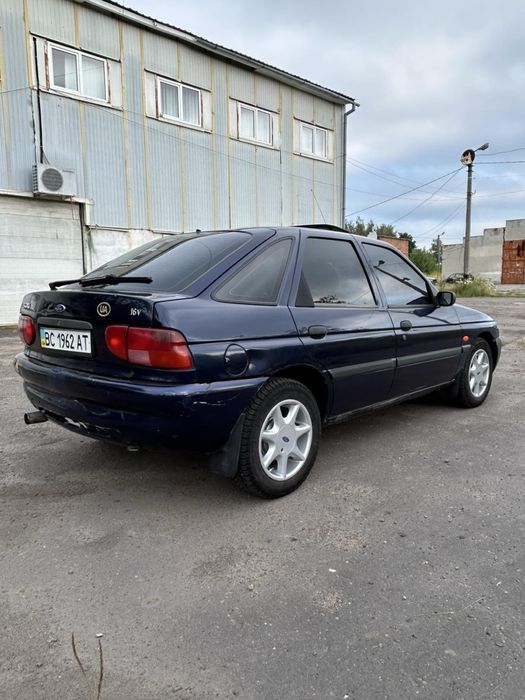 Ford Escort 1.6 бензин переоформояється