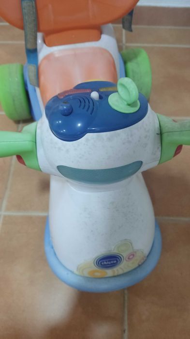 Triciclo de criança com oferta de segundo triciclo