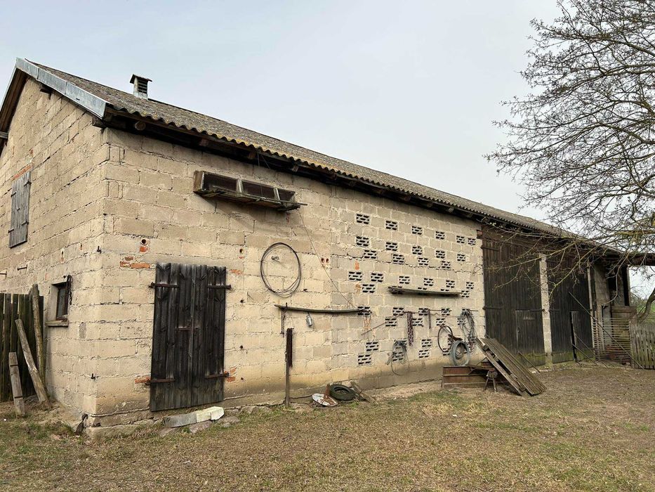 Sprzedam gospodarstwo rolne z domem, zabudowaniami i ziemią.