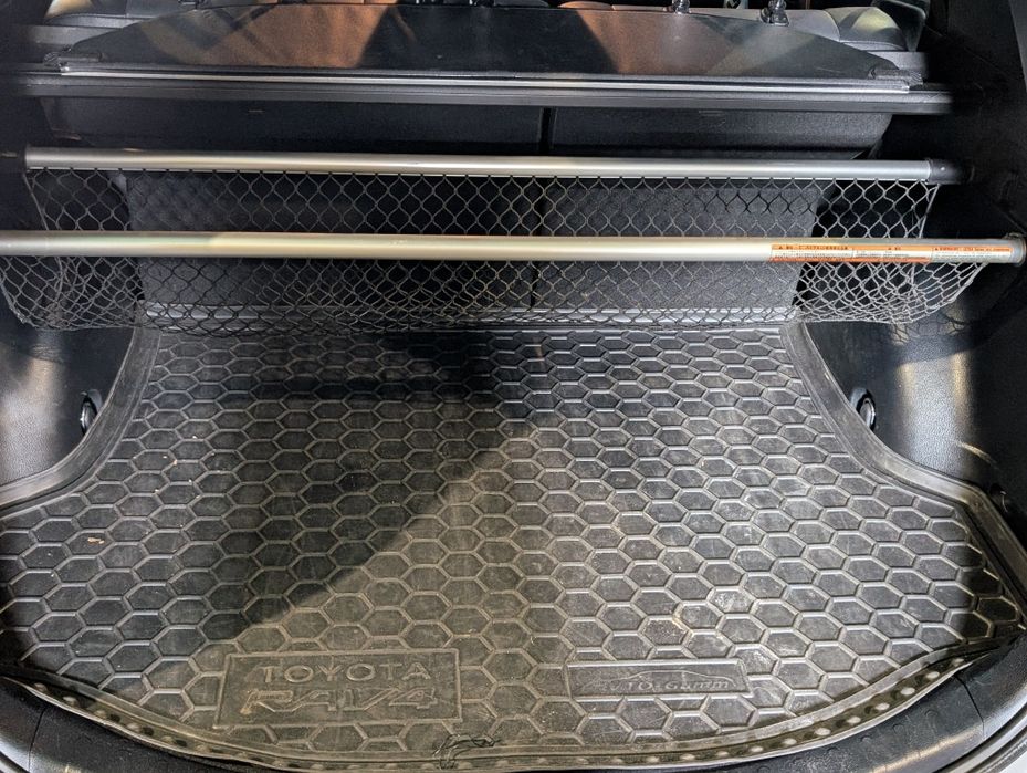 Продам шторка багажника сітка Toyota RAV4