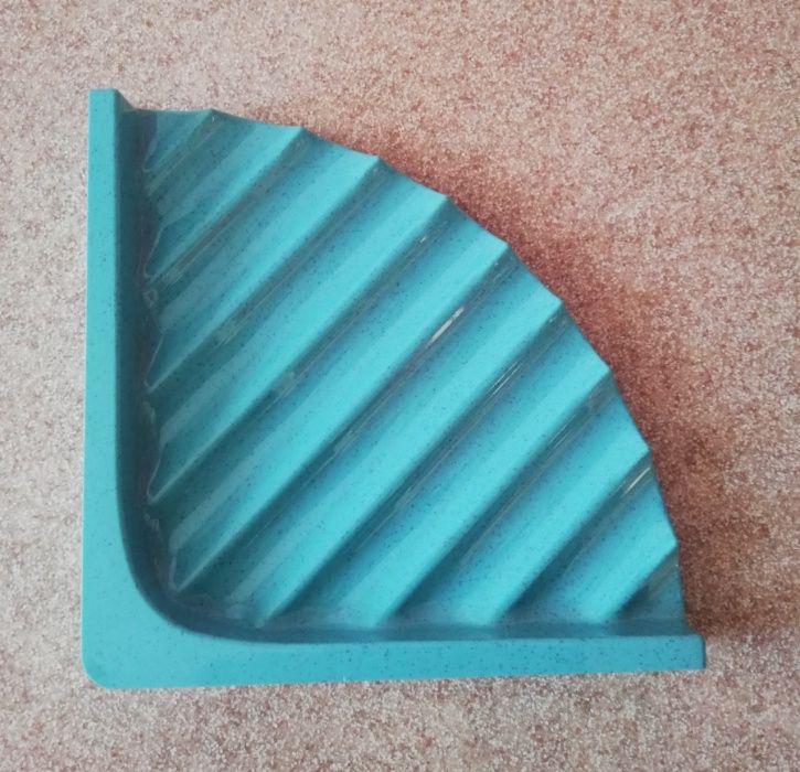 Полочка пластиковая угловая