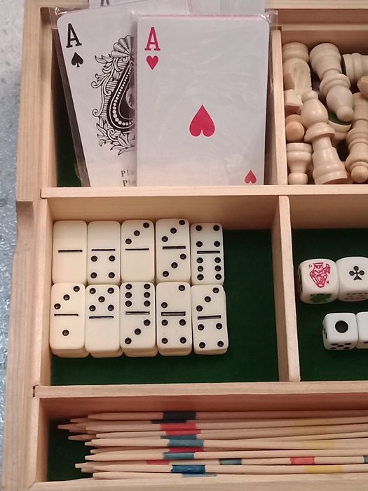 Tabuleiro de jogos 6 em 1 - Xadrez-Damas-Gamão-Mikado-Poker-Dominó
