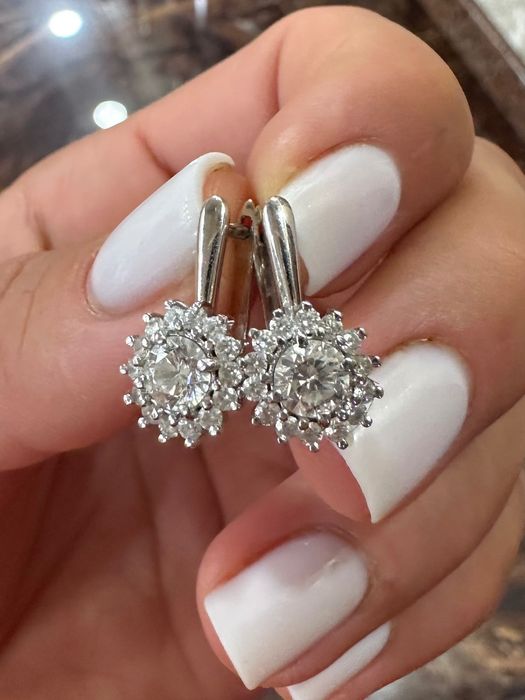 Золотые серьги с бриллиантами