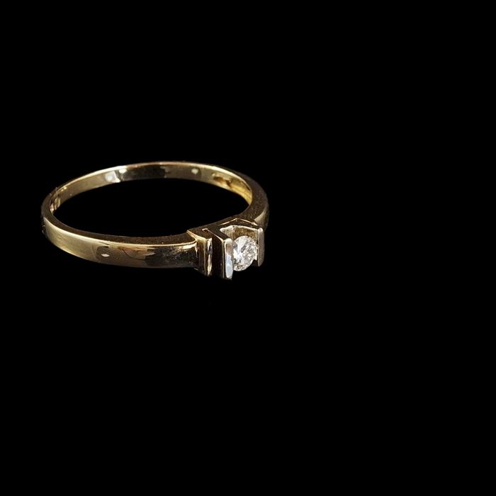 Złoto 585 -  złoty pierścionek z Diamentem Używany 16,5