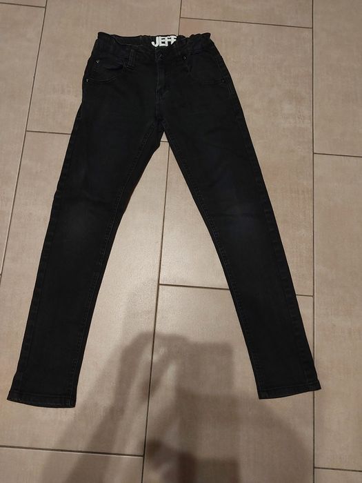 Jeansy koloru czarnego  r.152
