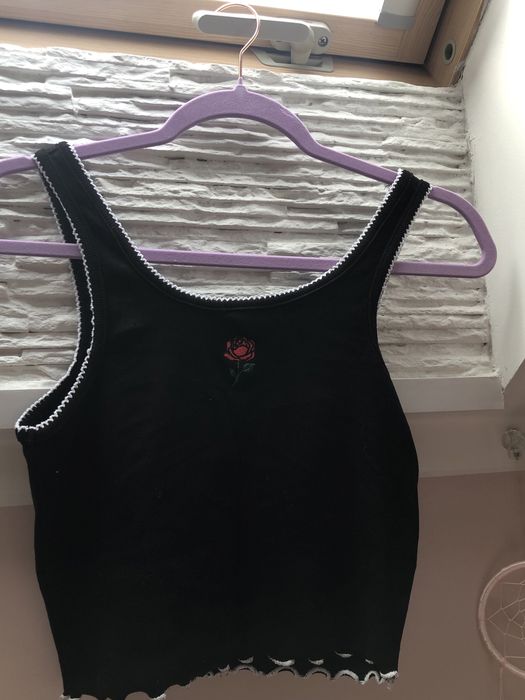 Bluzka z czerwona różą