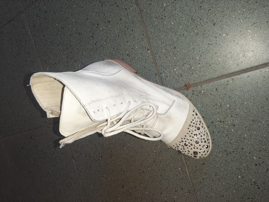 Botki trzewiki złote dżety ćwieki 40 beżowe