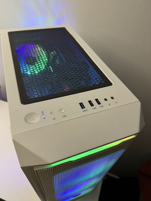 PC Gaming (Ryzen 5 • 24GB Ram • 500GB SSD • RX580 8GB)