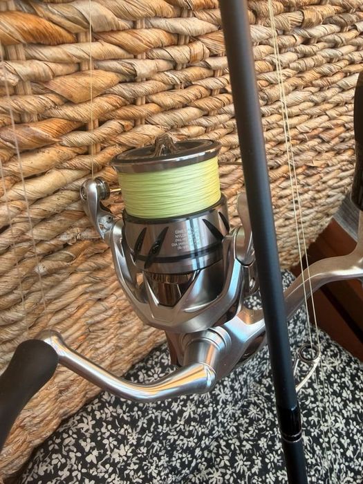 Bullseyes Jig whip 2.0 com shimano stradic 2500 HG
