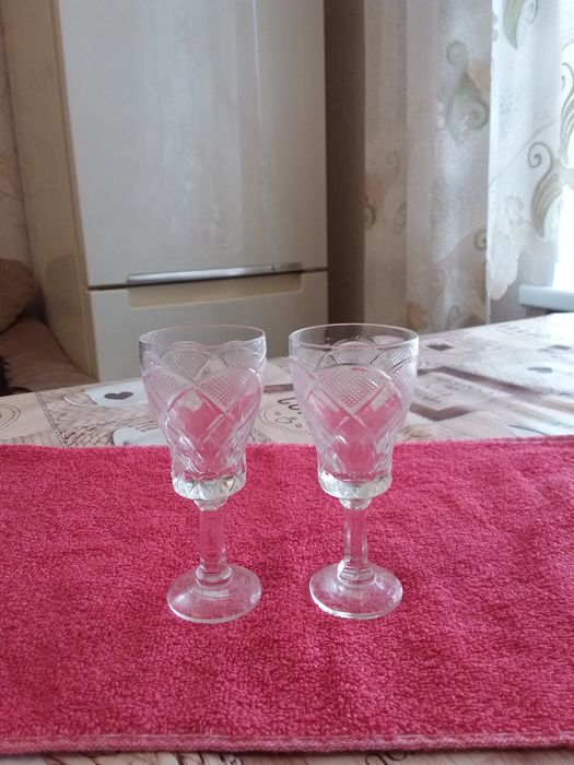Хрустальные стаканы и рюмки