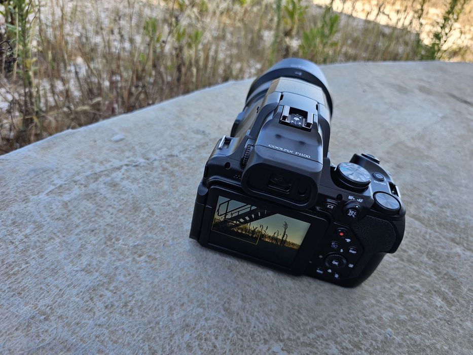 Máquina  fotográfica/filmar Nikkon p1100 Nova