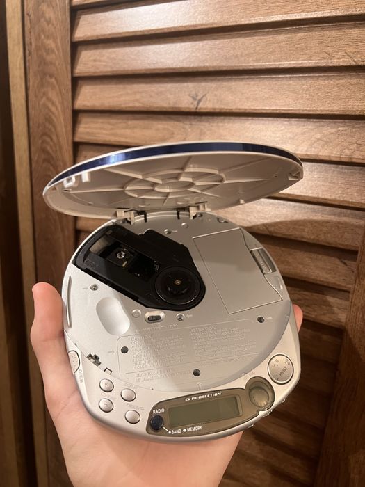 Sony CD Walkman D-NF611 (MP3 / FM Radio / G-Protection) — Відмінний стан