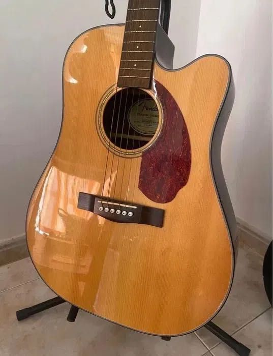 Guitarra semi-acústica FENDER
