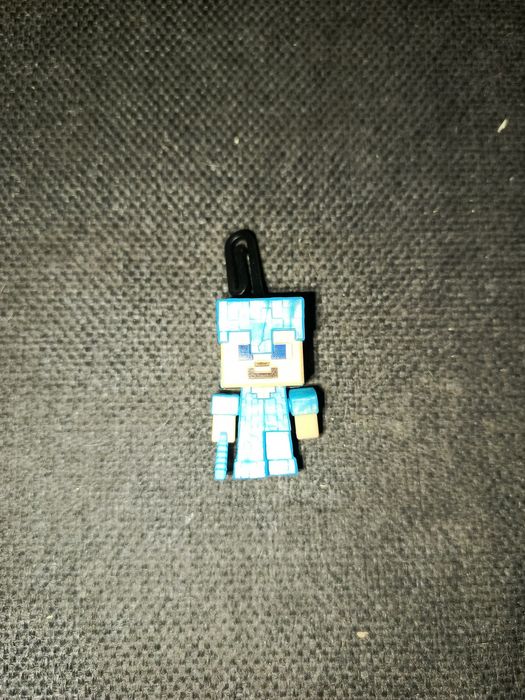 продам фігурки киндер