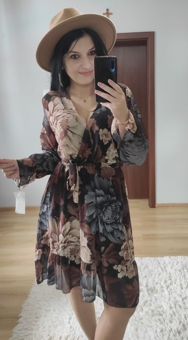 Sukienka krótka wzory jesienne