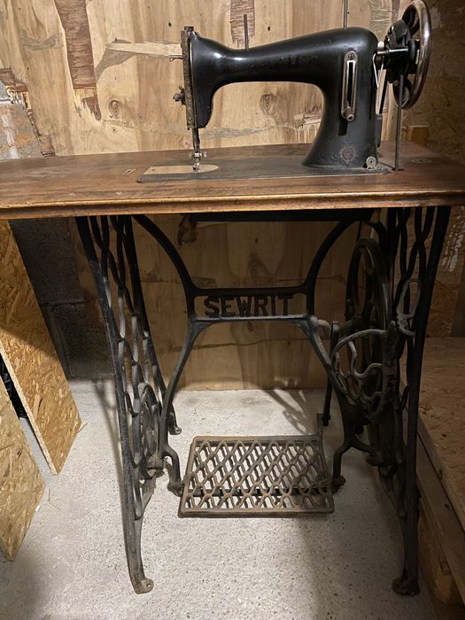 Stara Maszyna do szyciap Sewrit