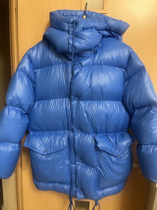 Пуховик голубого цвета , фирмы H/M