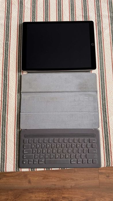 iPad Pro 12,9” (1ª geração) + Teclado oficial Apple