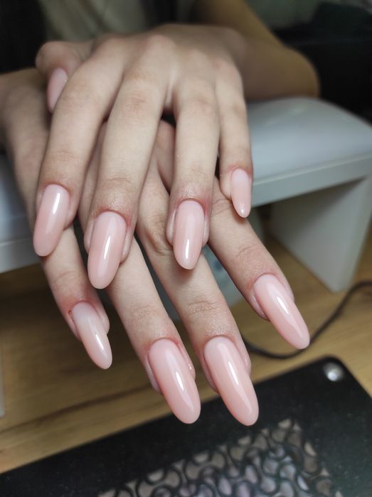 "Вишуканий манікюр та педикюр від професіонала"