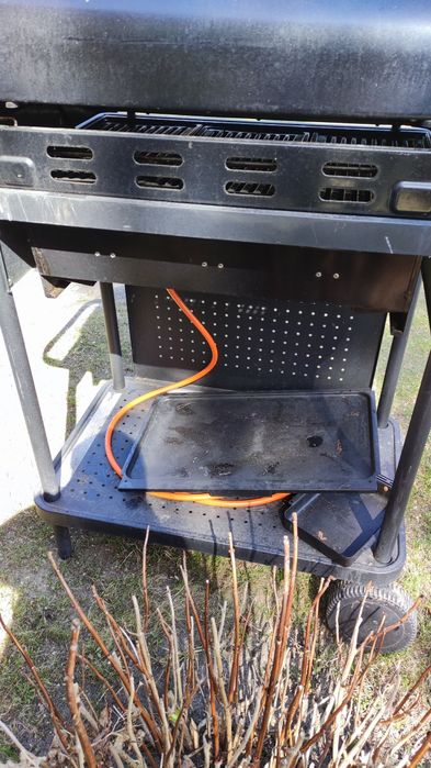 Grill gazowy duży, na kółkach