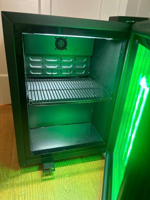 Mini lodówka Monster Energy z oświetleniem LED