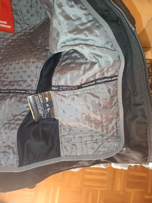 Casaco de cabedal mota