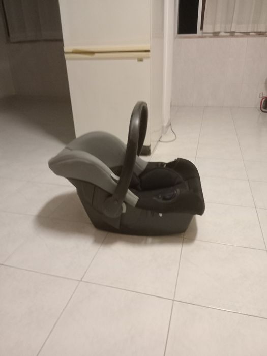 Vendo cadeira auto 13 quilos marca francesa  nania