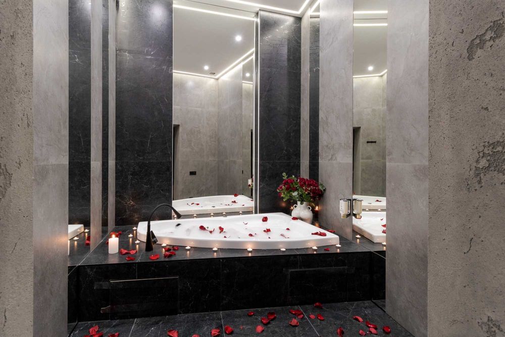 Однокімнатний варіант з джакузі у центрі